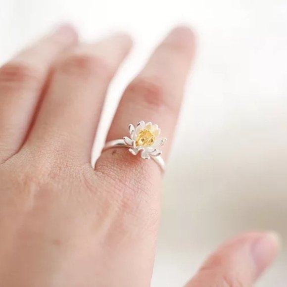 14k Gold Two-tone Flower Sterling Silver Ring - Picture 5 of 9